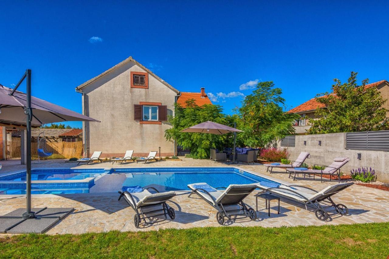 Holiday Home Tower With Private Pool, Sauna And Quads Smilcic Kültér fotó