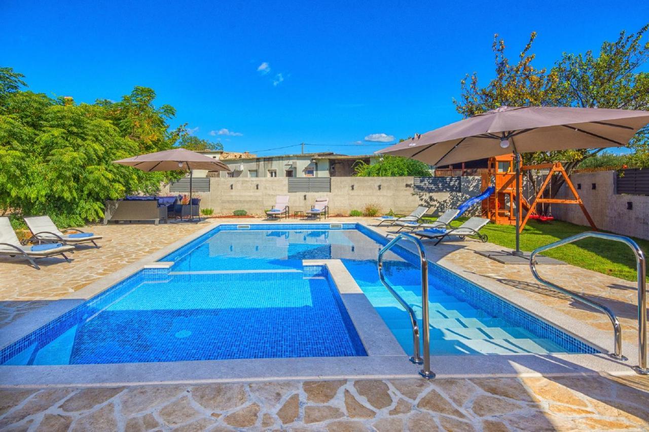 Holiday Home Tower With Private Pool, Sauna And Quads Smilcic Kültér fotó