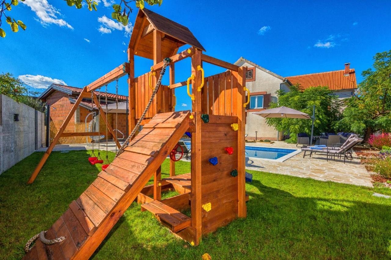 Holiday Home Tower With Private Pool, Sauna And Quads Smilcic Kültér fotó