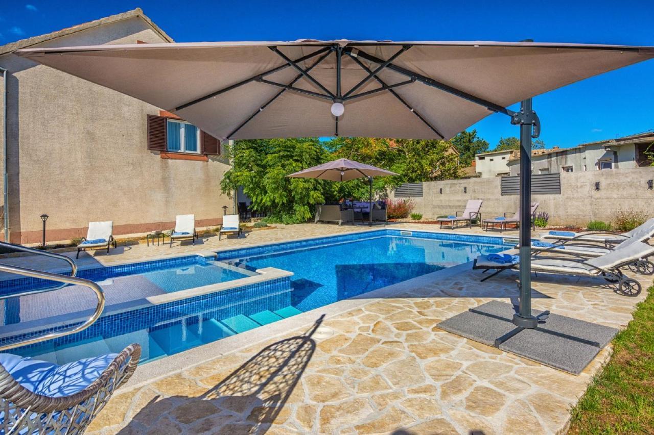 Holiday Home Tower With Private Pool, Sauna And Quads Smilcic Kültér fotó