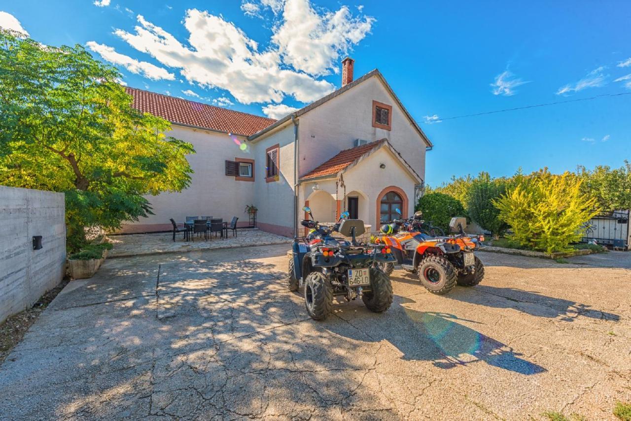 Holiday Home Tower With Private Pool, Sauna And Quads Smilcic Kültér fotó