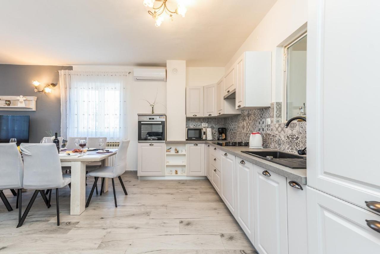 Holiday Home Tower With Private Pool, Sauna And Quads Smilcic Kültér fotó