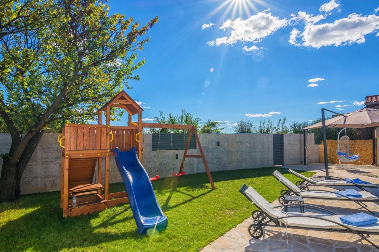 Holiday Home Tower With Private Pool, Sauna And Quads Smilcic Kültér fotó