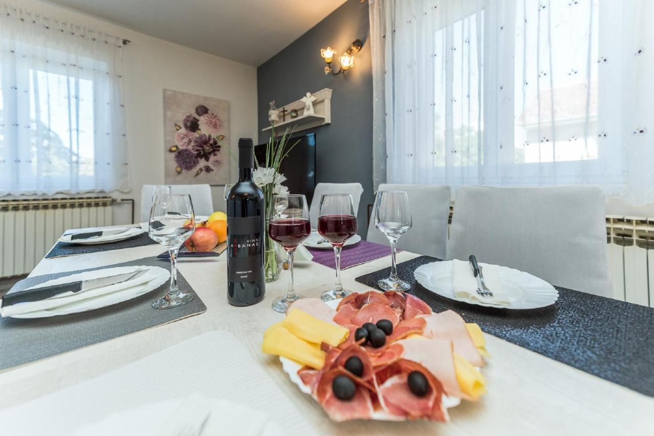 Holiday Home Tower With Private Pool, Sauna And Quads Smilcic Kültér fotó
