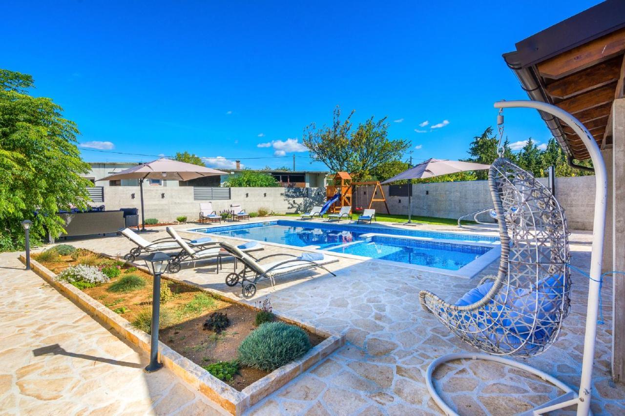 Holiday Home Tower With Private Pool, Sauna And Quads Smilcic Kültér fotó